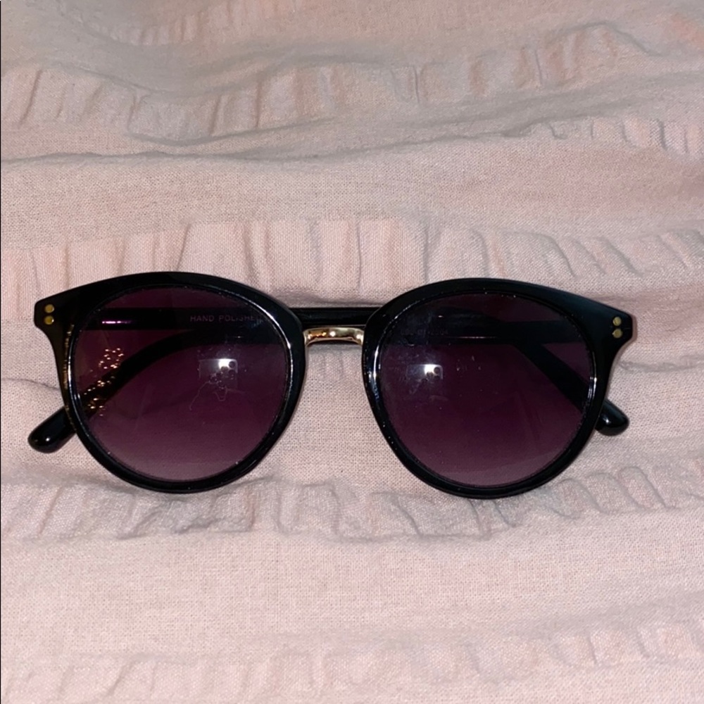 black sunglasses